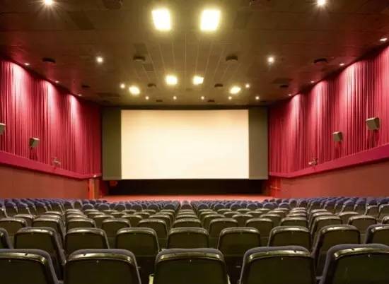 逛街购物的人少了,现在逛街的人越来越少了