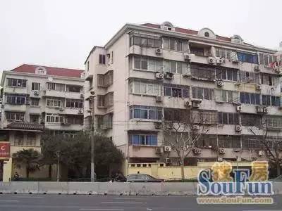 这是艺术？|美院学生让花坛“长”娃娃寓意破土而生？多少人的审美观崩塌了