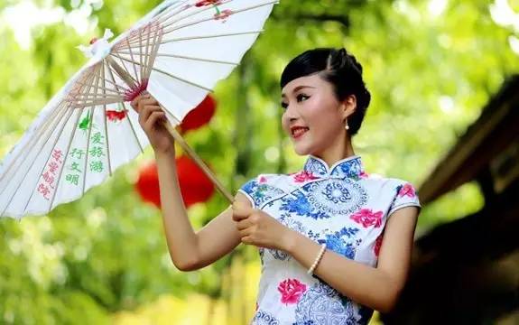 空姐旗袍亮相,虹桥机场空姐旗袍快闪