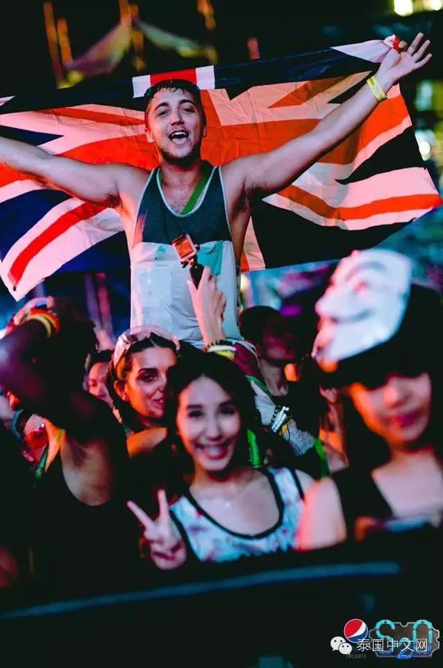 泰国泼水节中国游客,万人空巷的泰国泼水节