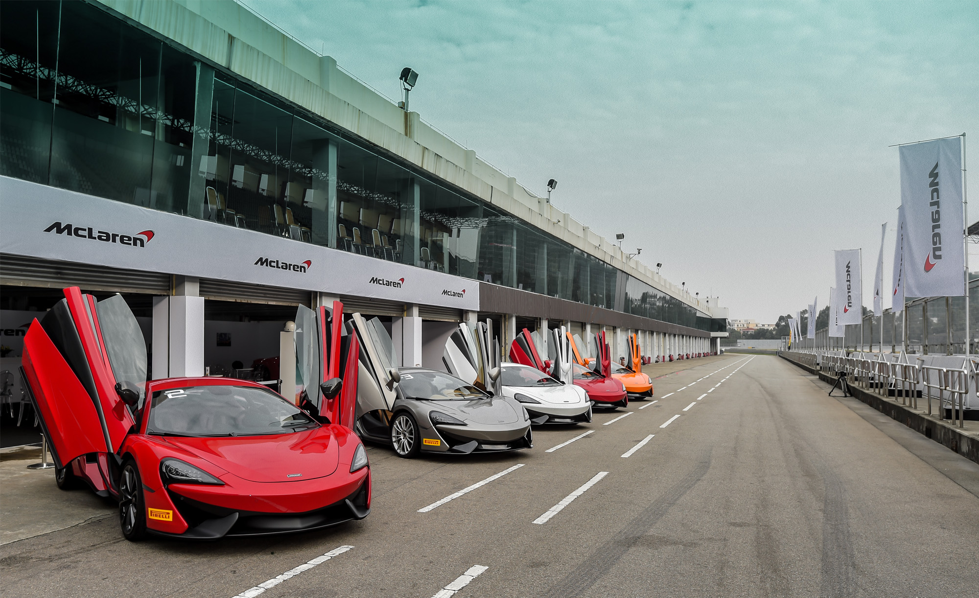 五号车论试驾迈凯伦570s,美女开迈凯伦570s