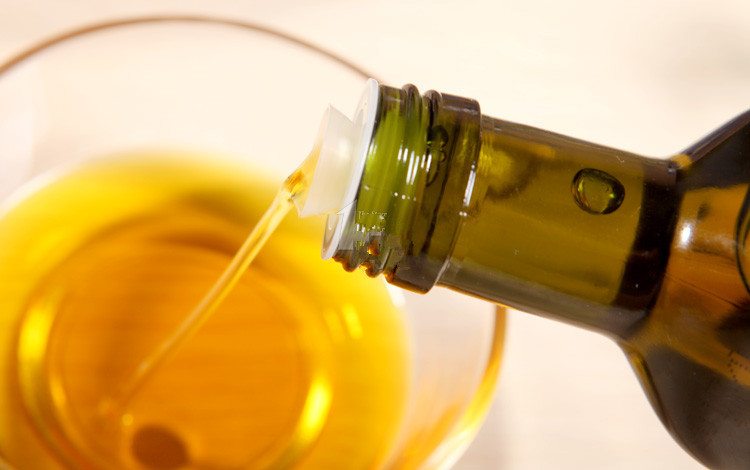 直接喝食用油会怎么样,食用油可以直接放汤里煮吗