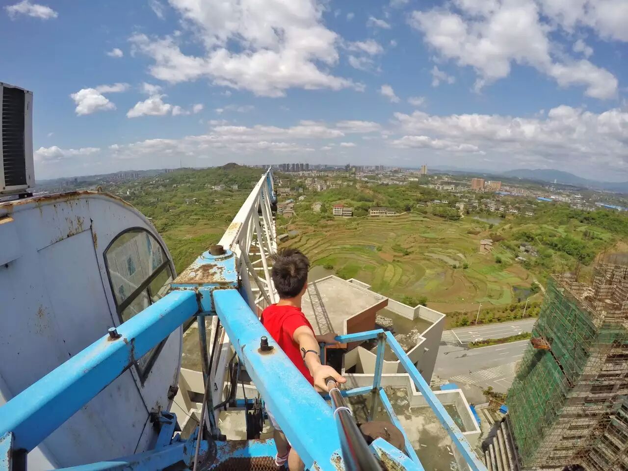 你装逼段位还停留在晒美食美颜锥子脸？看这邵阳满哥是咋玩的！