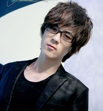 小鲜肉中长发发型,今年最流行的鲜肉发型