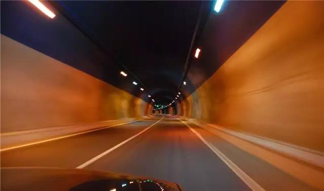 1到2千耳机,从1到100的音频