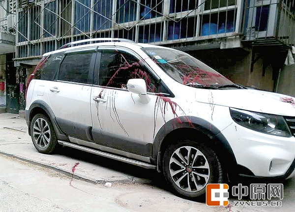 郑州：东风景逸一夜变成“大花脸”看了这些你还敢乱停车吗？