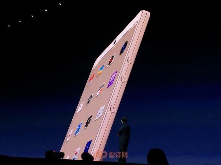 锤子手机发布会罗永浩哽咽,罗永浩锤子t1手机发布会