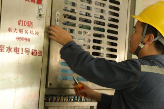 停电了应该打哪个电话号码询问,家里突然停电了没提醒怎么办