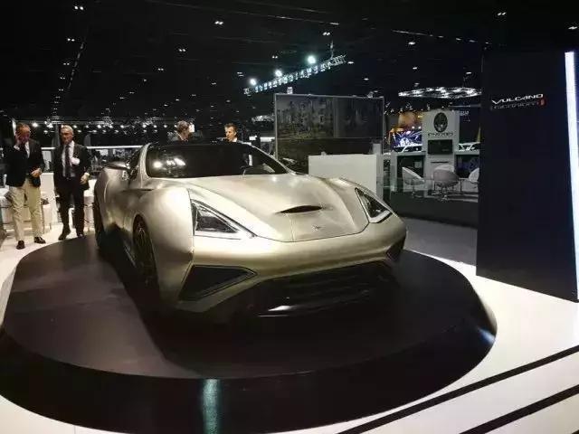 国内车展没意思，来看看迪拜车展，简直是一场超跑秀！