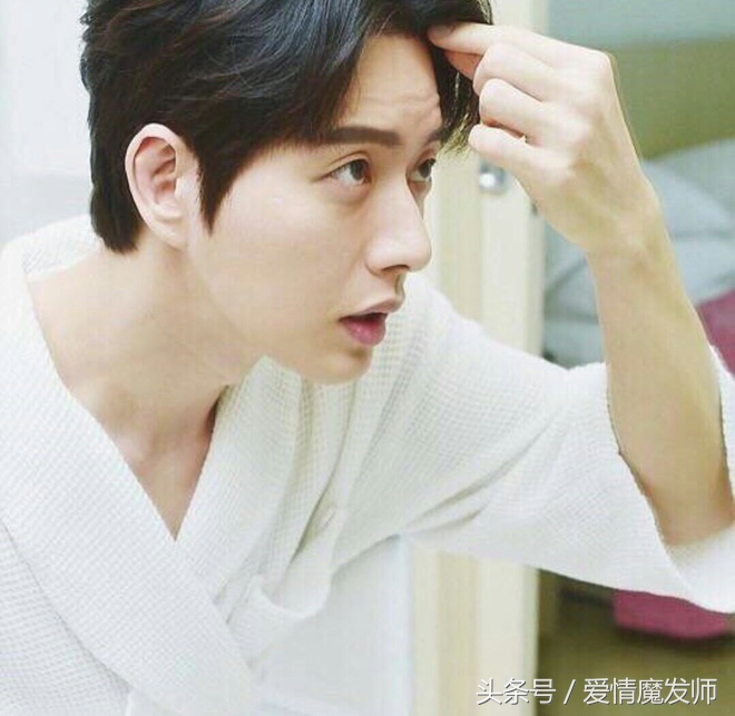 冬季男生发型不烫推荐,最适合秋冬季节男生烫的发型