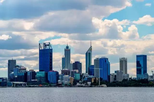 腾龙24-70g2与原厂比差距大吗,腾龙24-70g2拆解