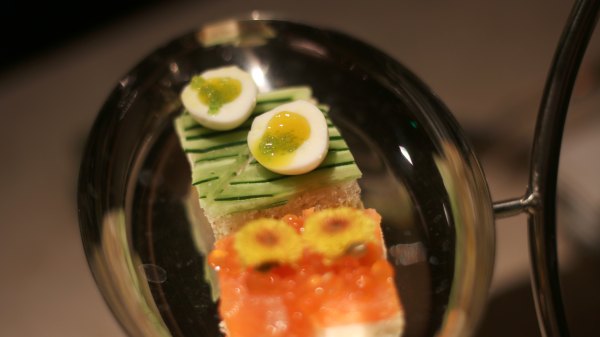 矗于湘江之畔，对望岳麓之巅，记长沙君悦酒店