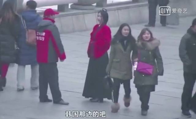 国外穿汉服上街,在日本穿汉服上街看路人反应