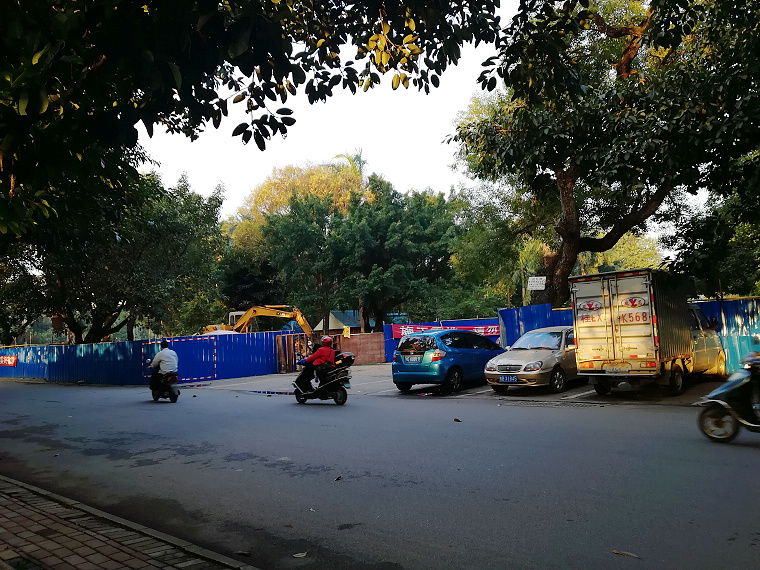 公园路商业街的铺面拆光了，批发行成为北海历史