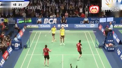 羽毛球比赛的愤怒,球场上的愤怒瞬间羽毛球