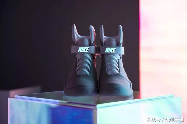 小学生穿81万耐克鞋回到未来,微信被刷屏