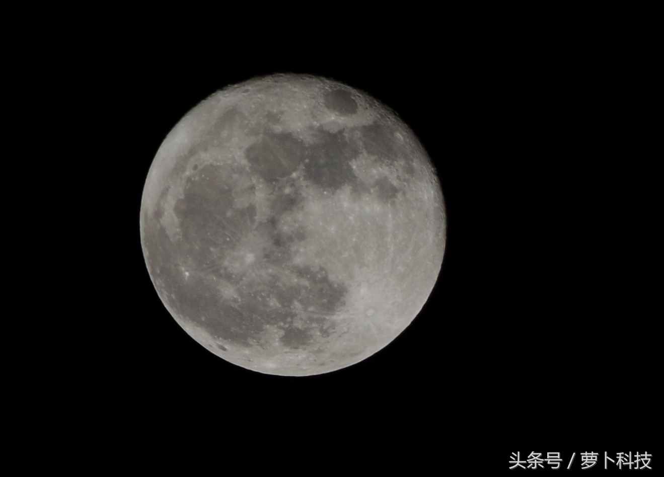 2400mm长焦镜头拍月亮,超远望远镜观月神器