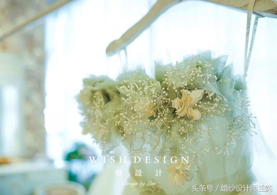 蓝色礼服婚纱风格,婚礼布置蓝绿适合哪种婚纱