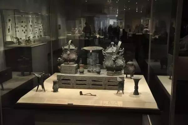 耗时40年,花费300万购置千件中华*物文**,这个美国人偏要捐给中国