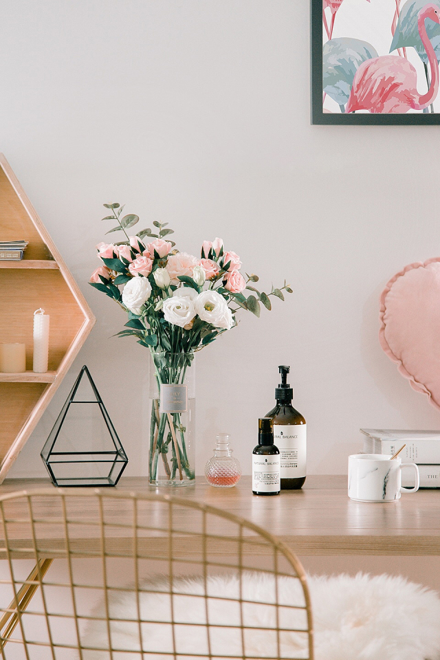 收藏陶瓷花瓶,实用插花技巧书籍推荐