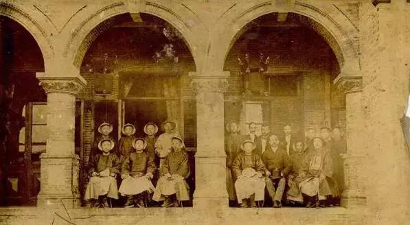 耗时40年,花费300万购置千件中华*物文**,这个美国人偏要捐给中国