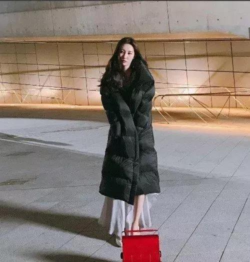 韩国长款羽绒服穿搭,韩国东大门长款羽绒服最时尚