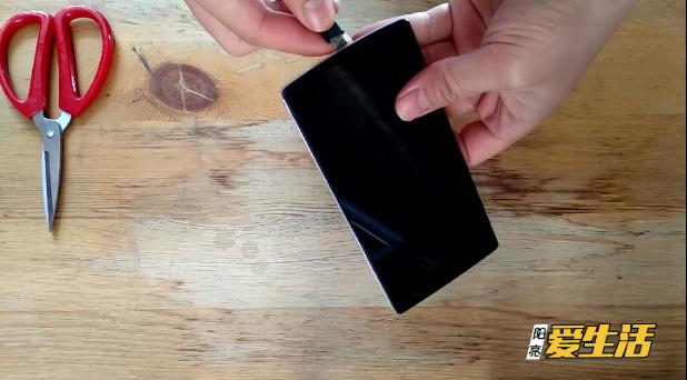 手机充电宝坏了充不上电怎样维修,手机充不上电该怎么跟修理师傅说