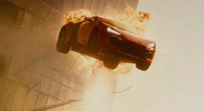 在迪拜繁华的CityWalk街区展厅，我看到了一辆中国品牌的电动车