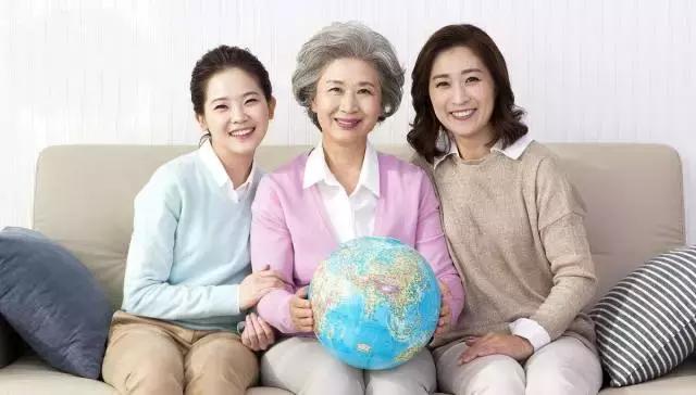 彩超的报告单结果是医生手打的吗,在医院做彩超报告是黑白的正常吗