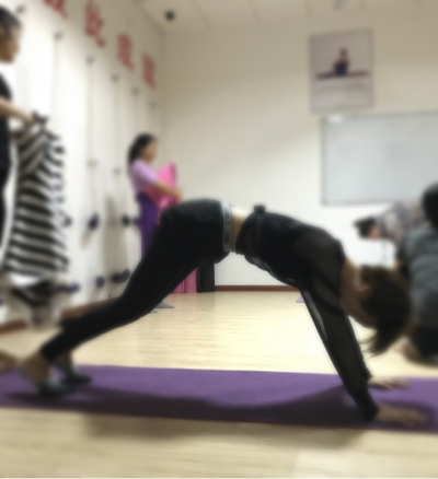 瑜伽从斜板式到四柱式怎样做,瑜伽侧板式瘦身