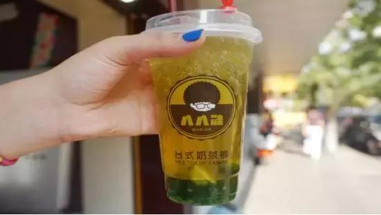 谁管奶茶健康不健康80、90后还记得当年上学时候的那杯奶茶吗?
