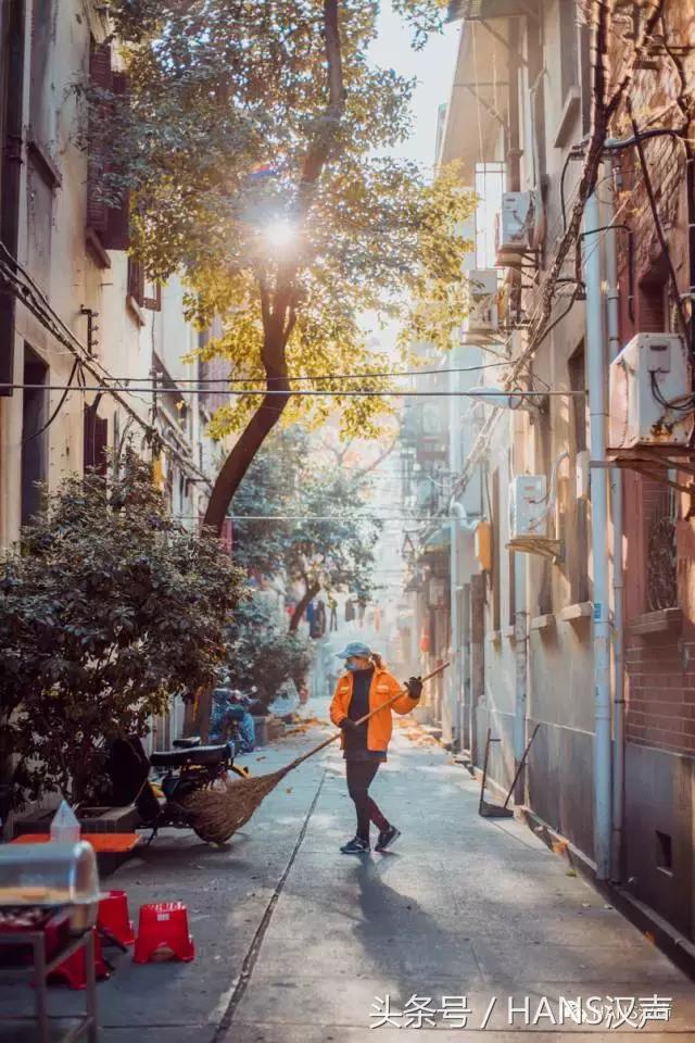 这家汉口深巷咖啡馆里的抄手摊，文青云集，肠粉只卖7元