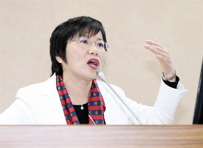 台当局为克空污或用“人造雨”奇法网友：该请萨满法师