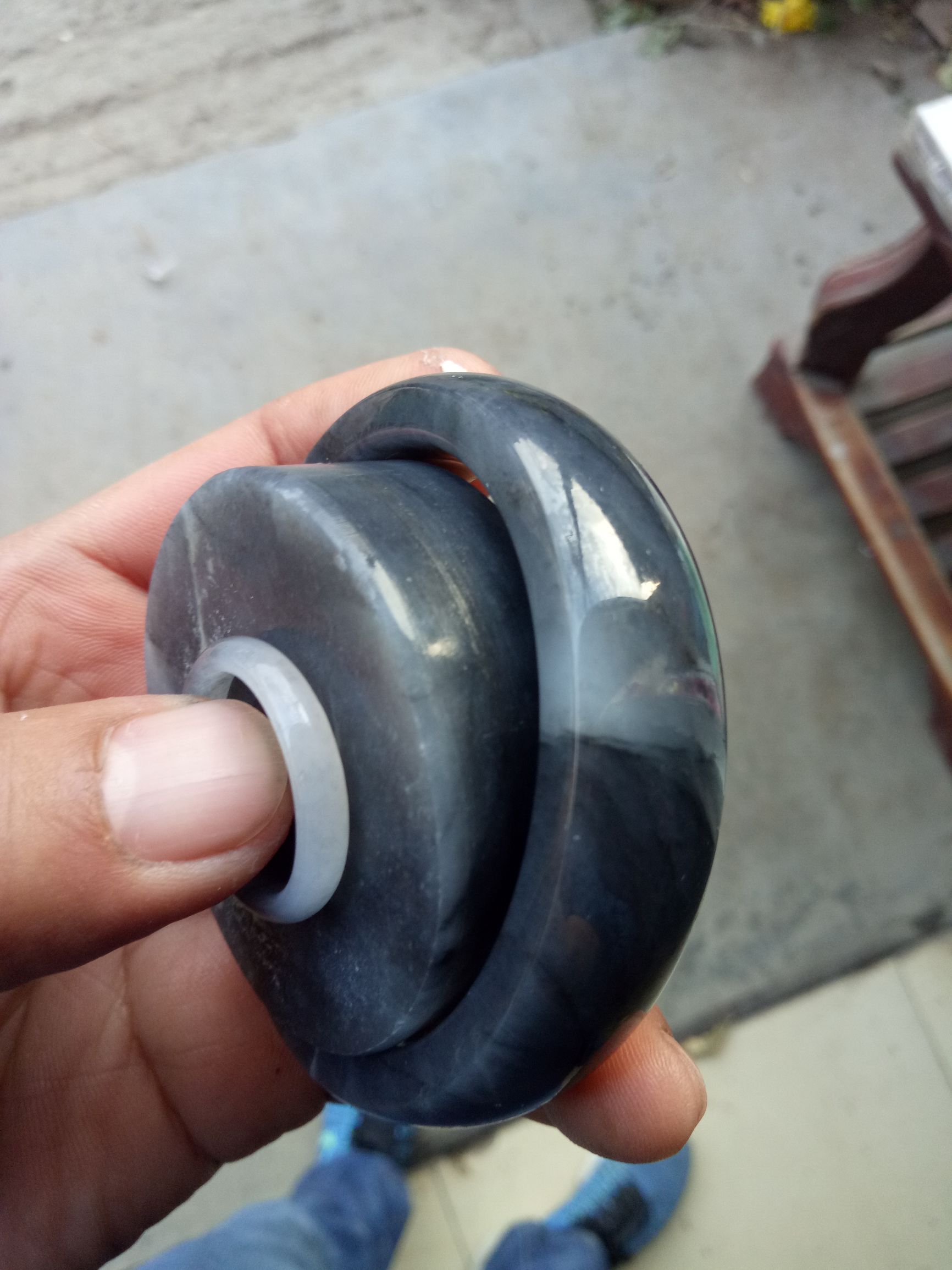 巴掌大的玉矿石值多少钱,巴掌大的玛瑙原石能卖多少钱