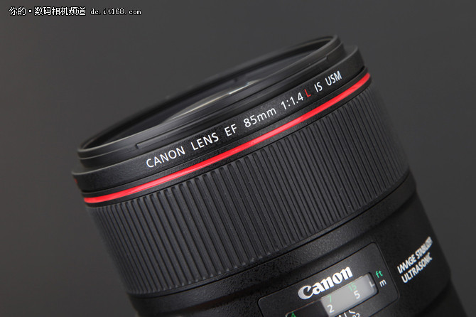 佳能70-200和85哪个拍人像好,佳能851.8镜头测评