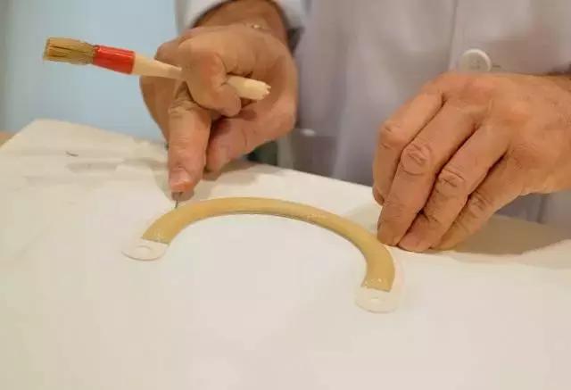 女生该不该买奢侈品牌包,背名牌包一定是虚荣吗