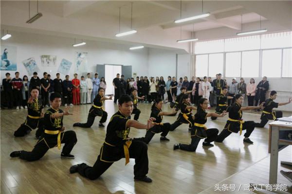 武汉工商学院球赛,武汉工商学院第三届舞青杯