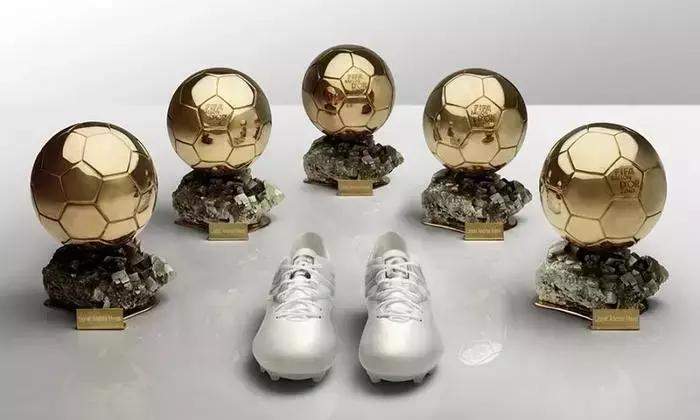 c罗第五个金球奖在哪个队拿的,c罗第五个金球奖和卡卡互动