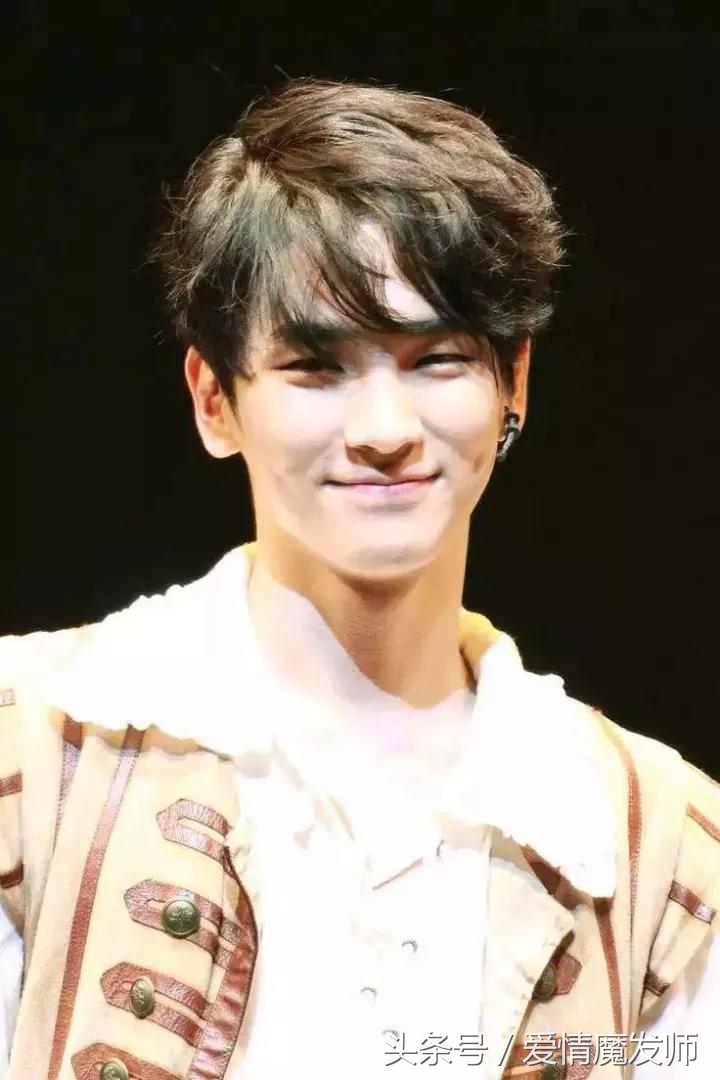 冬季男生发型不烫推荐,最适合秋冬季节男生烫的发型