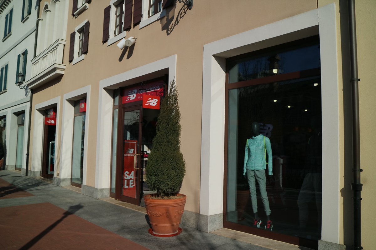 盘点雪天路滑摔倒爆笑场面,自驾游雪地上遇到突发事件