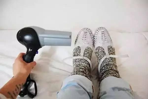 新买的皮质鞋子磨脚教你四招搞定,真皮鞋磨脚用什么方法最好