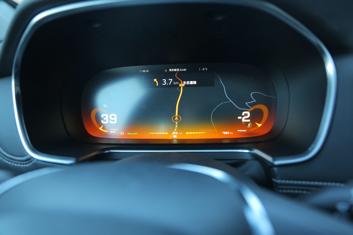 盘点雪天路滑摔倒爆笑场面,自驾游雪地上遇到突发事件