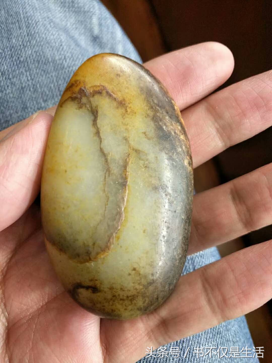 和田玉青花籽料原石摆件市场价格,珍藏级和田玉青花籽料山水画原石