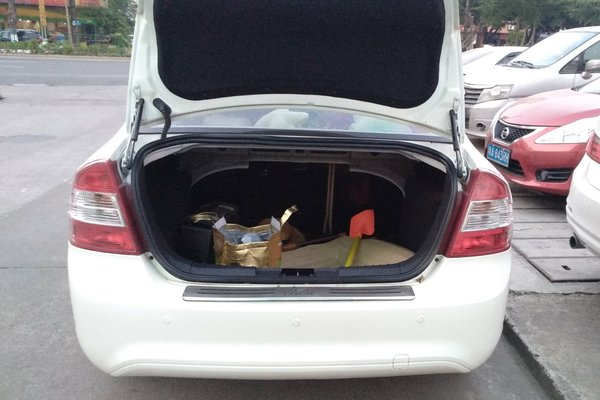 福特福克斯1.8手动质量如何,2013经典福克斯1.8l两厢颜色