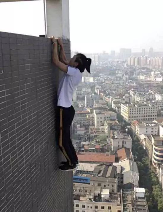 高空挑战第一人失手坠楼,高空挑战第一人坠亡有关的文章