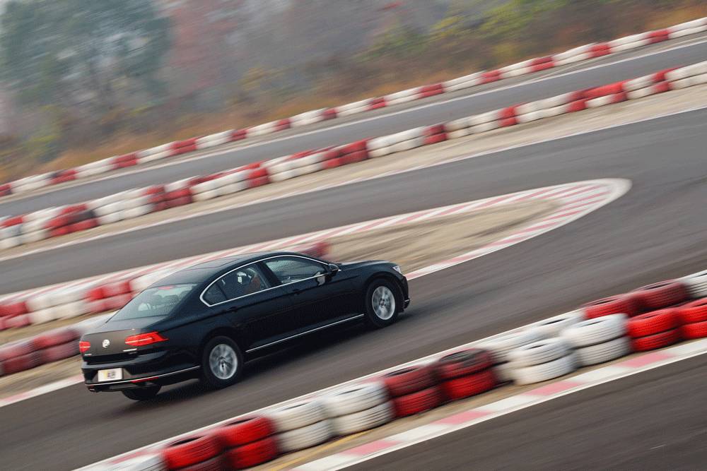 试驾马自达阿特兹,试驾君威对比阿特兹