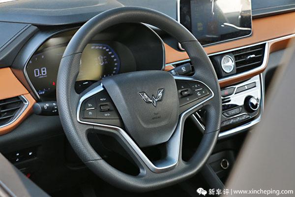 21年宏光s3顶配,宏光s3极光银