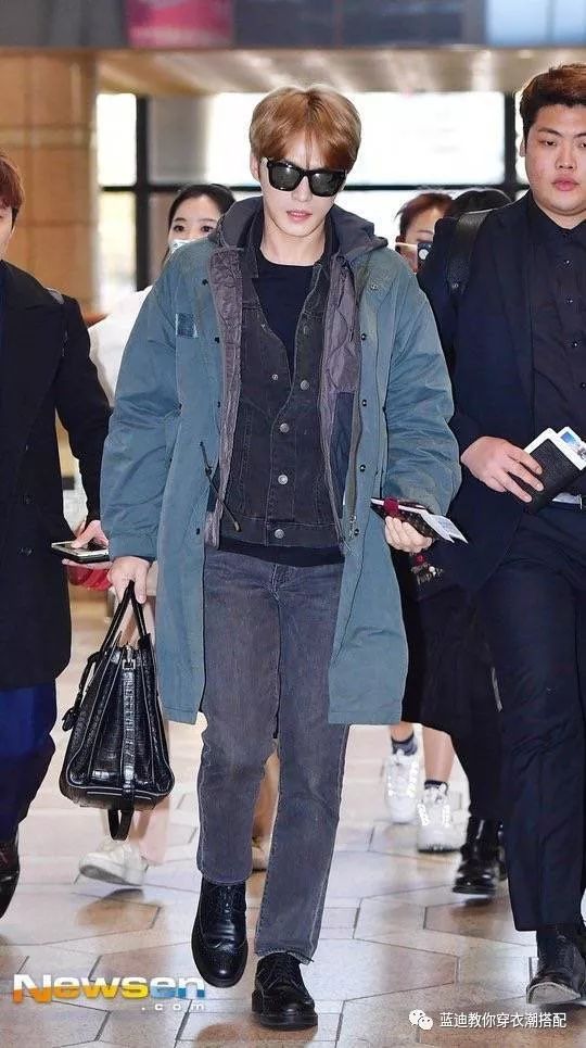 插播男明星｜边伯贤罗志祥金在中机场*服私**，活动*服私**搭配