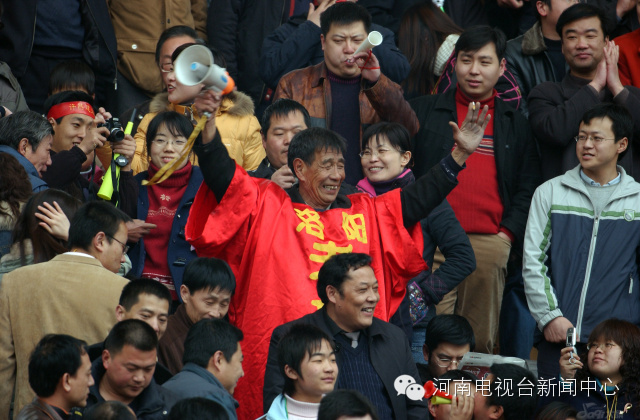 泪足球场上那位最有激情的老爷子走了