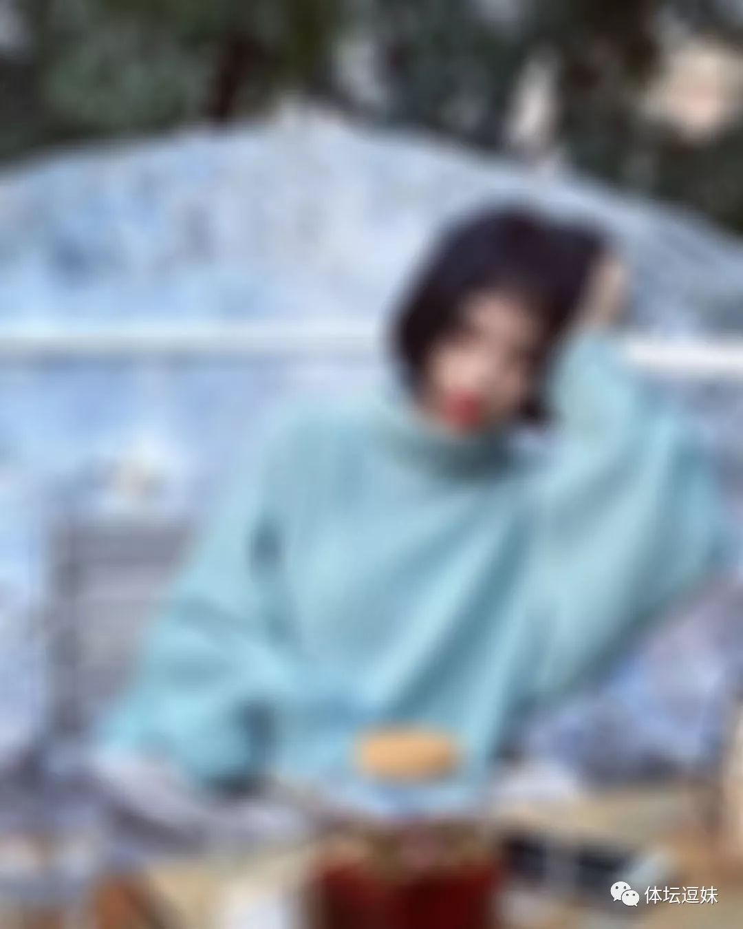 梅西深情凝望大力神杯,梅西深情凝视